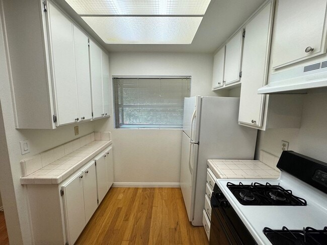 Building Photo - Sycamore Creek Community in Central Camarillo!