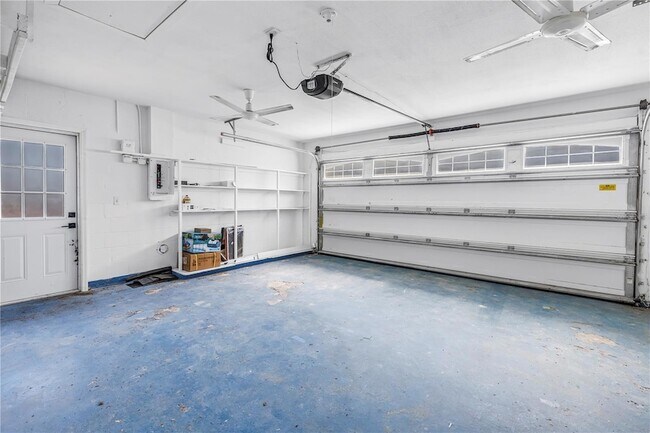 Building Photo - 3216 Pine Haven Dr