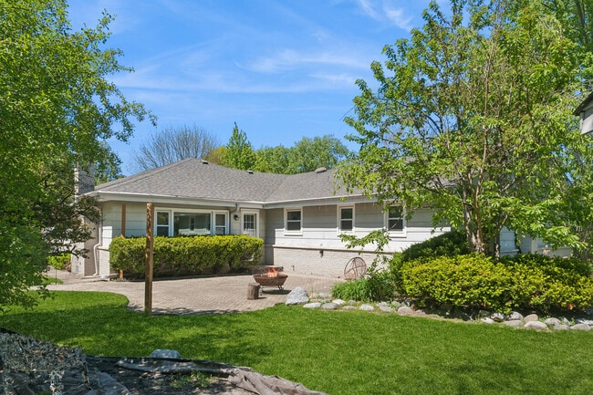 Building Photo - 1663 Longvalley Dr
