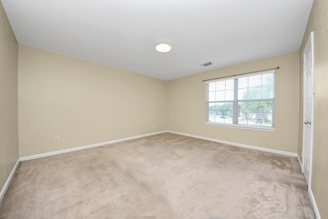Building Photo - 15202 Lynford Crest Dr