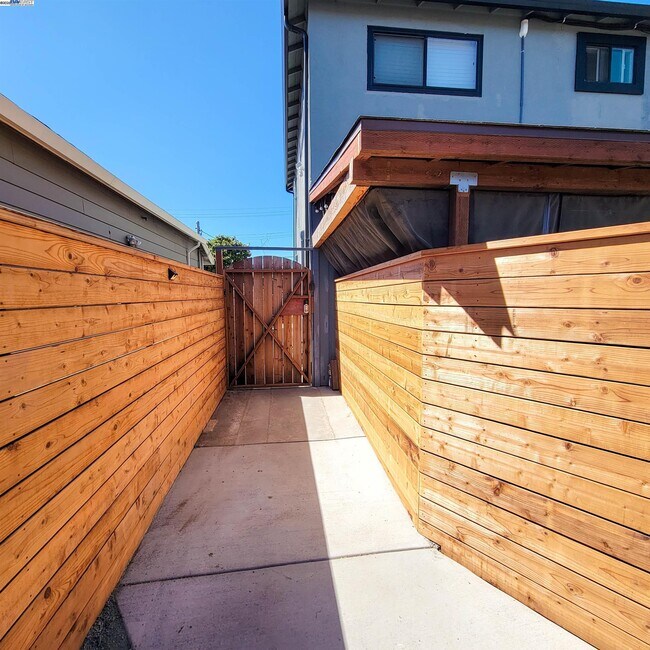 Building Photo - 110 S 37th St