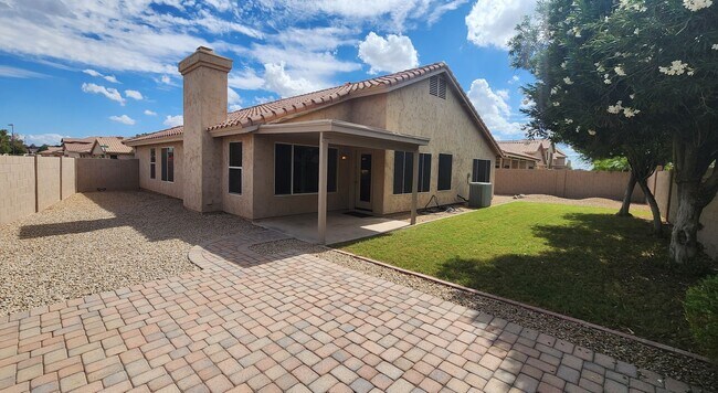 Building Photo - 4 Bedroom Home in the Silverhawke Communit...