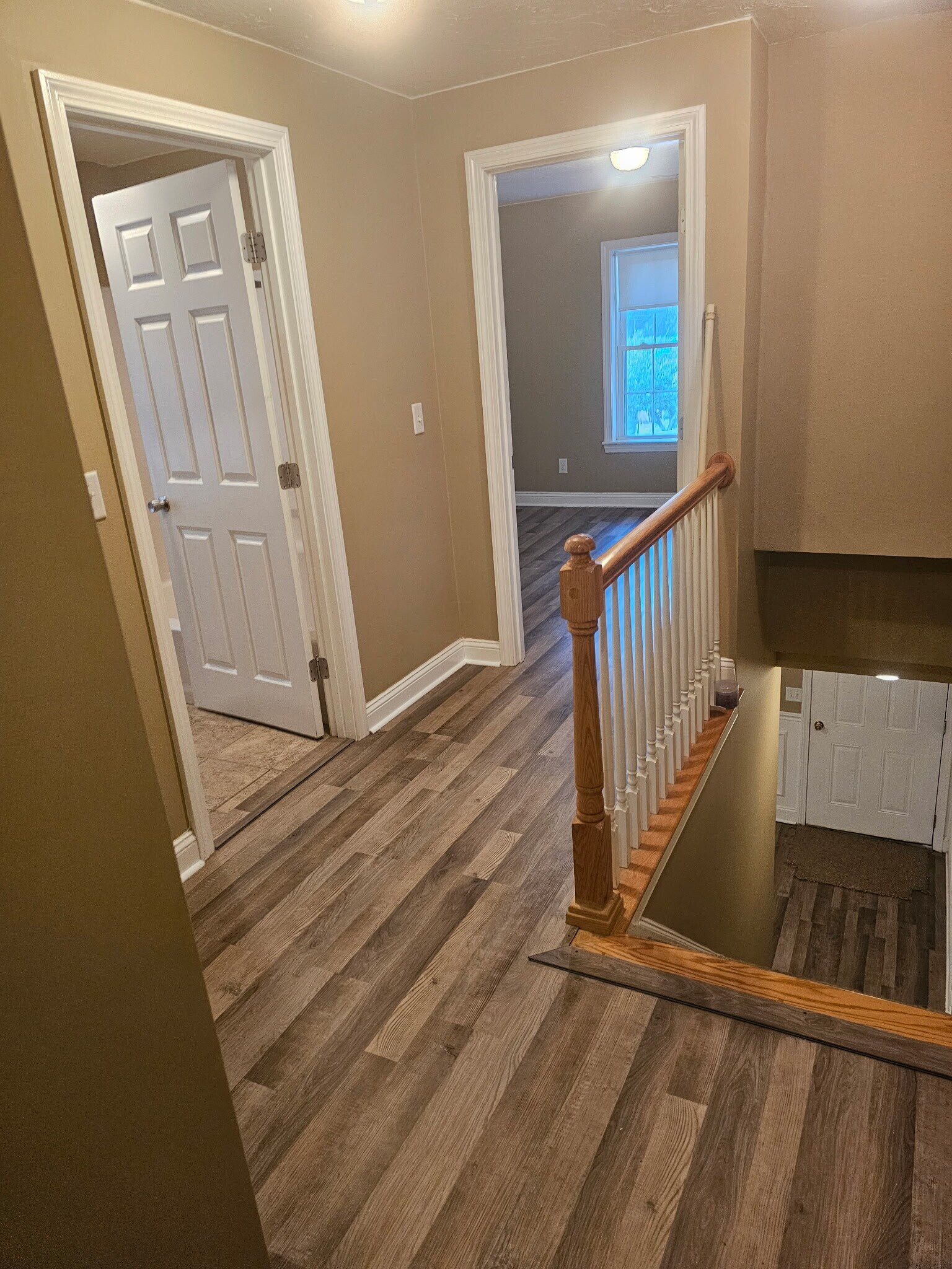 Hallway between bedrooms - 60 Amherst St