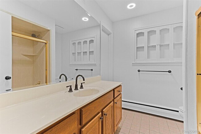 Building Photo - 3765 Ruthland Rd