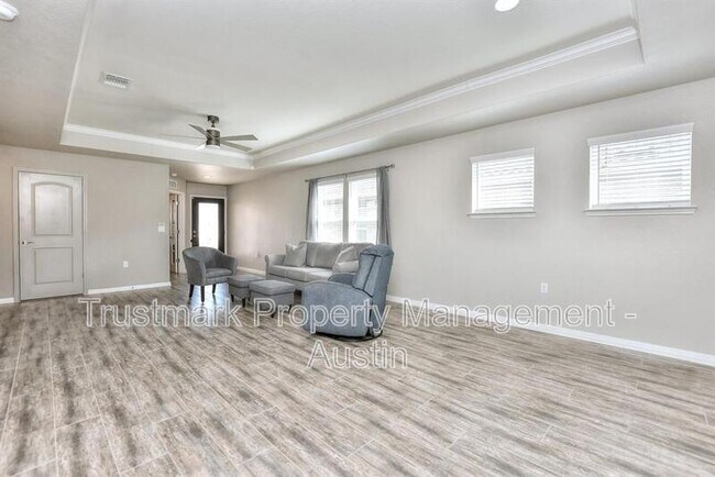 Building Photo - 220 Comal Ln