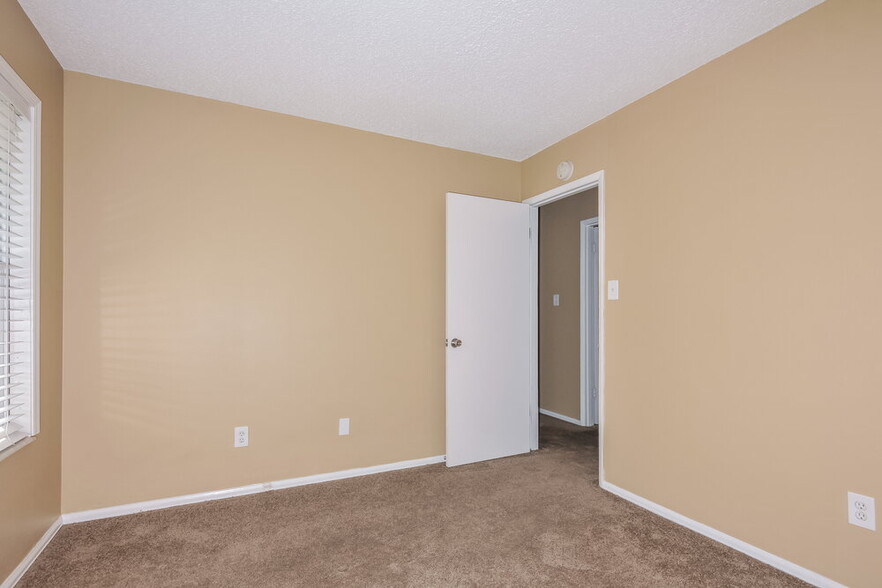 Building Photo - 6911 Candlewick Way