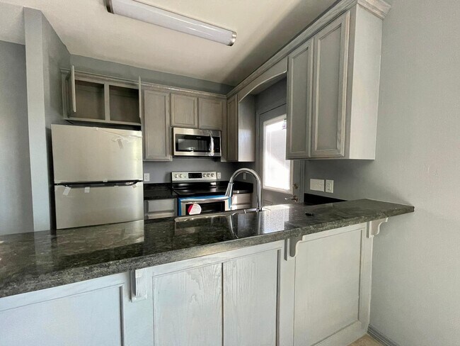 Building Photo - 1704 Nassau St