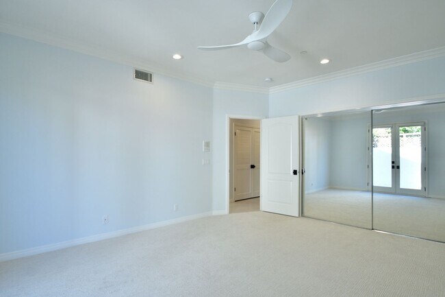 Building Photo - 3 Bed 2.5 Bath Home.