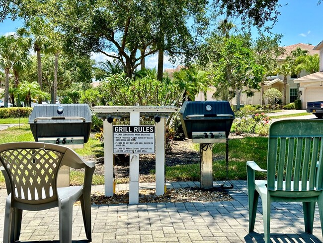 Building Photo - Spacious FURNISHED 3 Bed 2 Bath Condo In P...