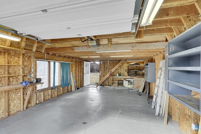 Building Photo - $2,195.95, 3-bed, 2-bed, ranch-style home with a large backyard and $300 off first month's rent