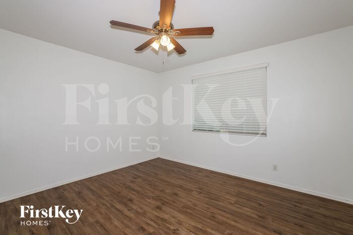 Building Photo - 12212 W Rowel Rd