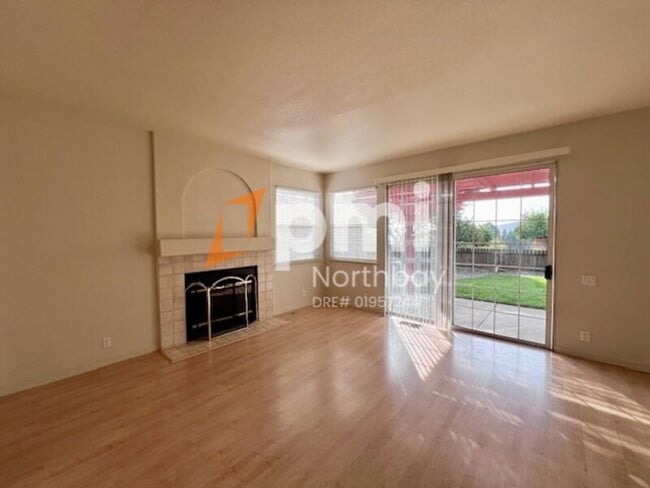 Building Photo - 3213 Hilton Head Dr