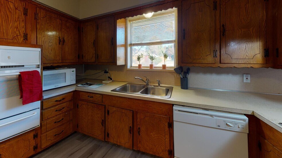 Building Photo - 4106 Skyline Dr