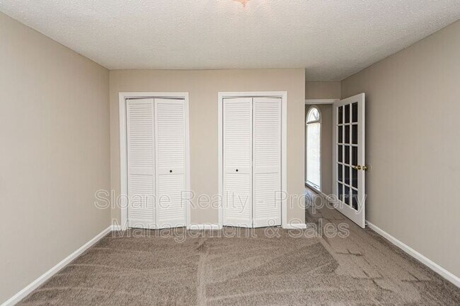 Building Photo - 11 Poets Corner