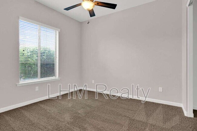 Building Photo - 3093 E San Carlos Pl