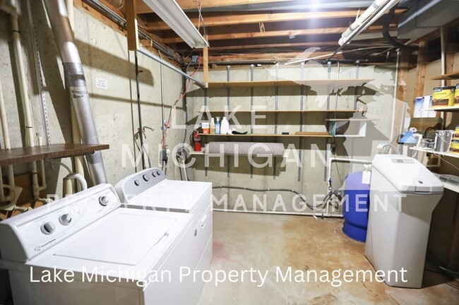 Building Photo - 2955 Ottogan St