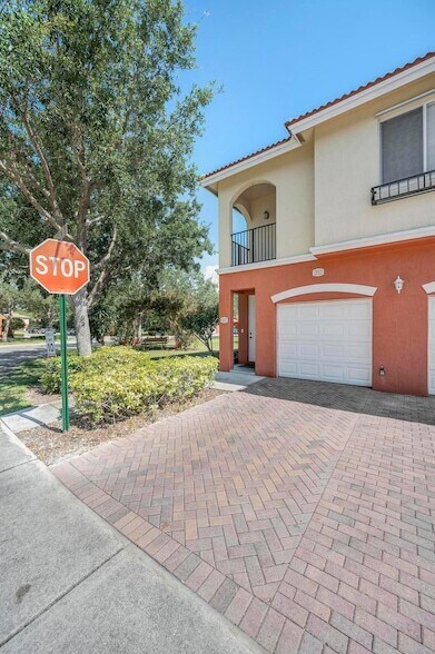 Building Photo - 40 SE Sedona Cir