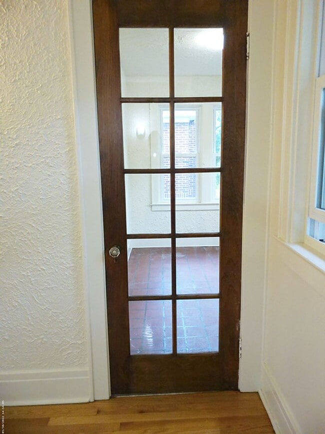 Building Photo - Available 08/01/2026 Newly Renovated Spaci...