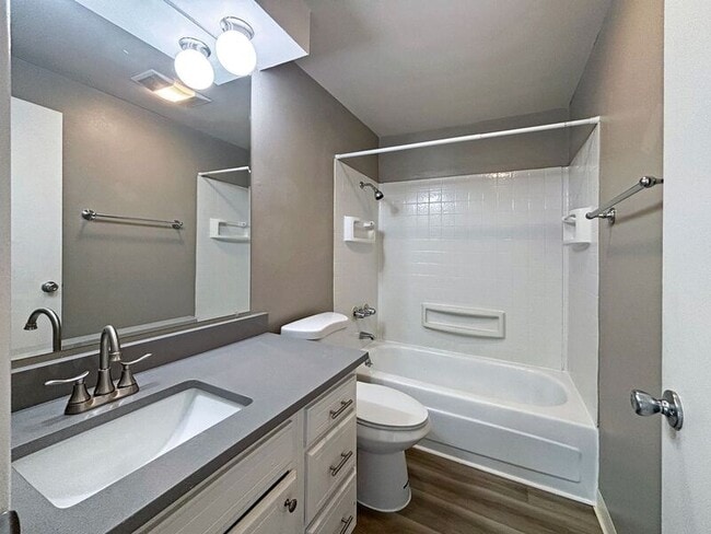 Building Photo - 1111 W 6th Ave