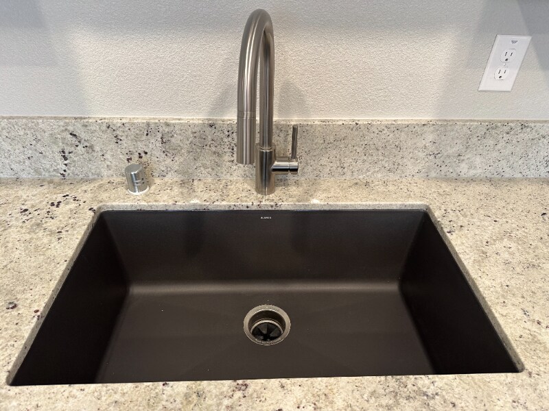 Building Photo - 3040 Vaughn Wy