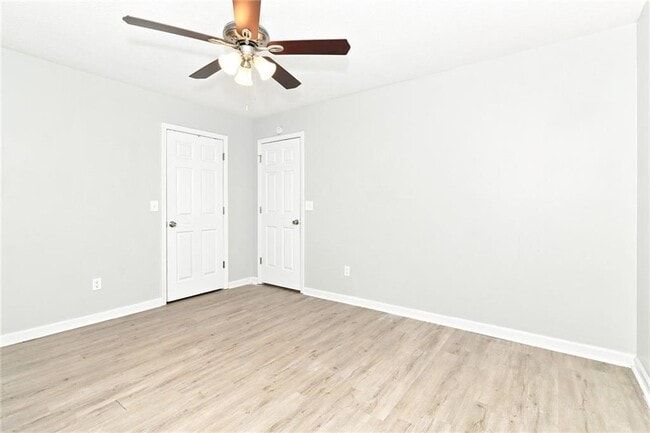 Building Photo - 229 Hampton Dr