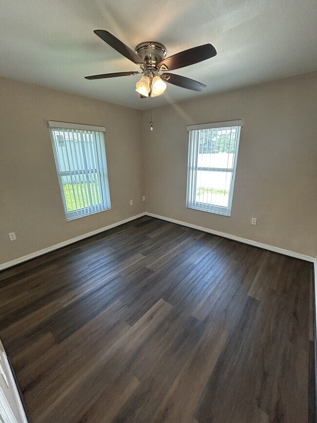 Building Photo - 659 Jaguar Ct