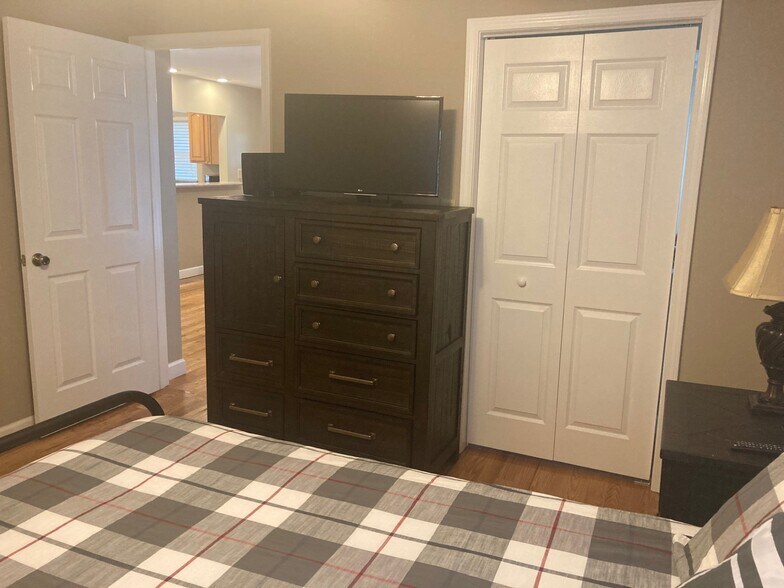 Building Photo - 4047 Martha's Vineyard