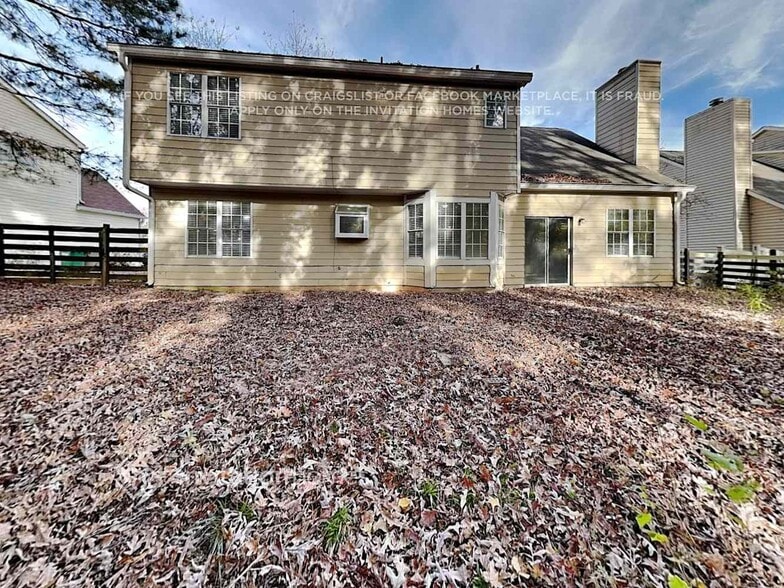 Building Photo - 2640 Woodside Dr