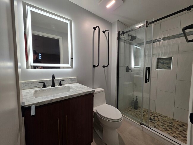 Building Photo - 713 Old Post Rd