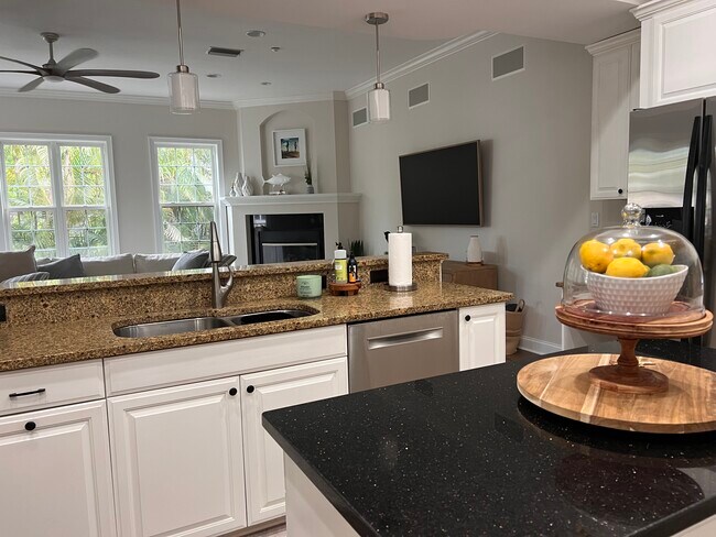 Building Photo - 536 Ontario Ave