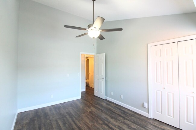 Building Photo - Remodeled 2 bedroom 2 bath condo on the to...