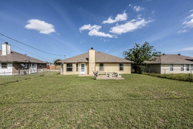 Building Photo - 3507 Christie Dr