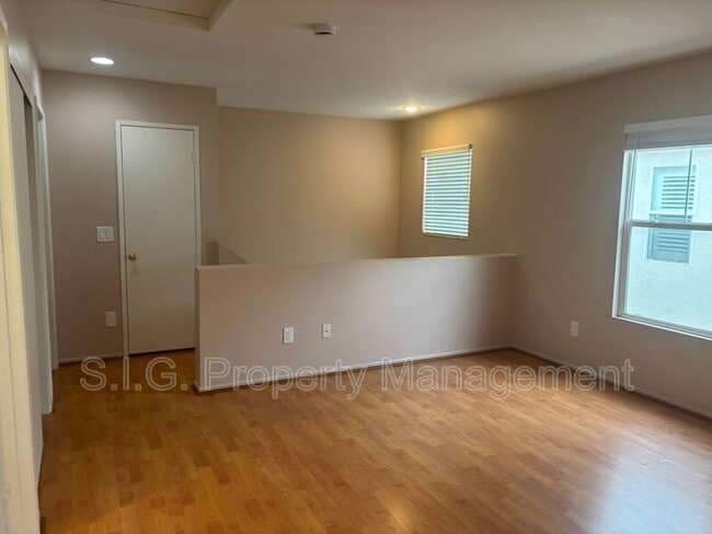 Building Photo - 202 Cancion Way