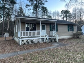 Building Photo - 3 Bedroom Rancher
