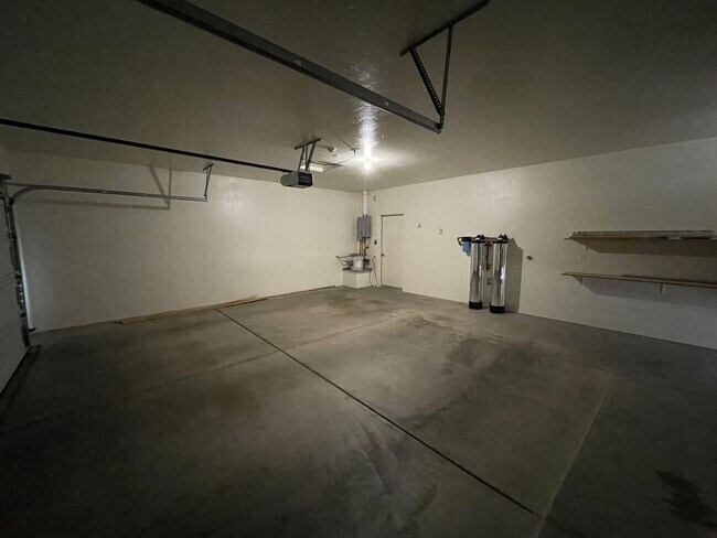 Building Photo - 1994 Willow Oak Ln