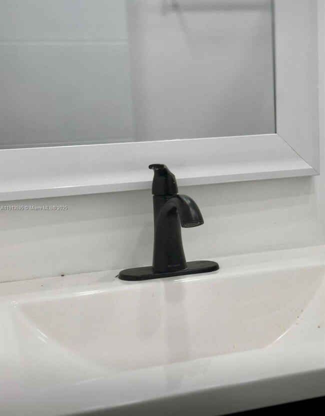 Building Photo - 7521 NE 2nd Ct