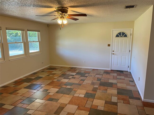 Building Photo - 16001 Awalt Dr