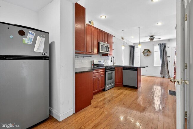 Building Photo - 1304 S Fairhill St