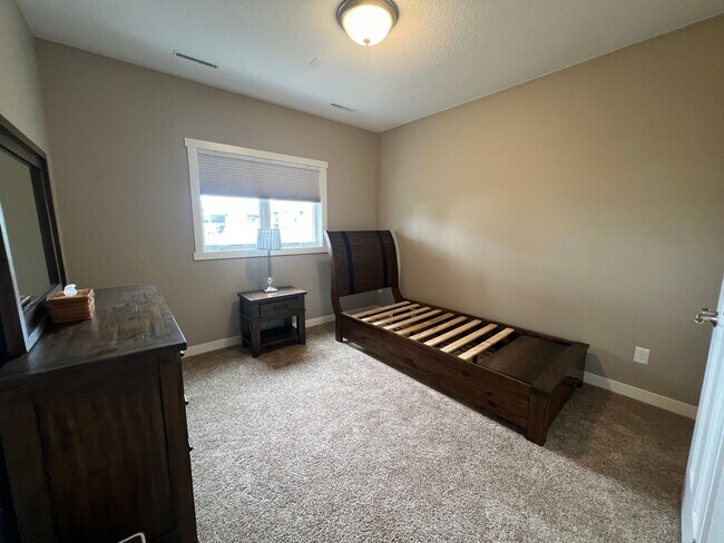 Building Photo - Beautiful 5-bed, 3.5-bath Single Family Home!