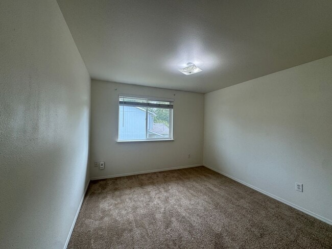 Building Photo - 610 11th Ave