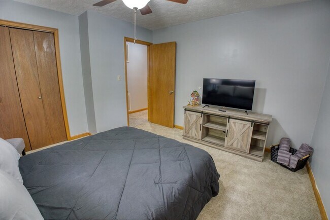 Building Photo - Monthly Waterfront Cabin with Slip