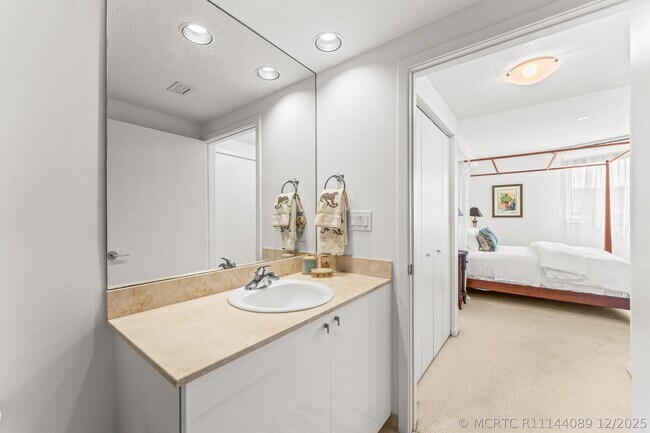 Building Photo - 1551 N Flagler Dr