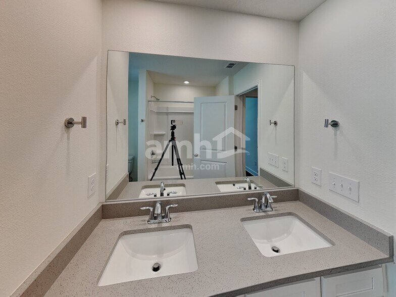 Building Photo - 8615 Belfort St