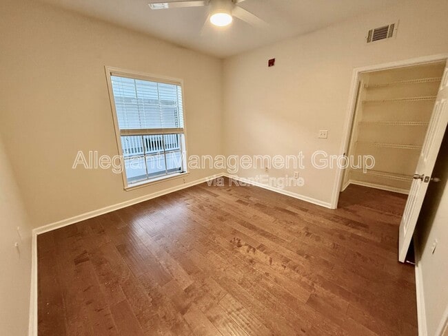 Building Photo - 453 Water St