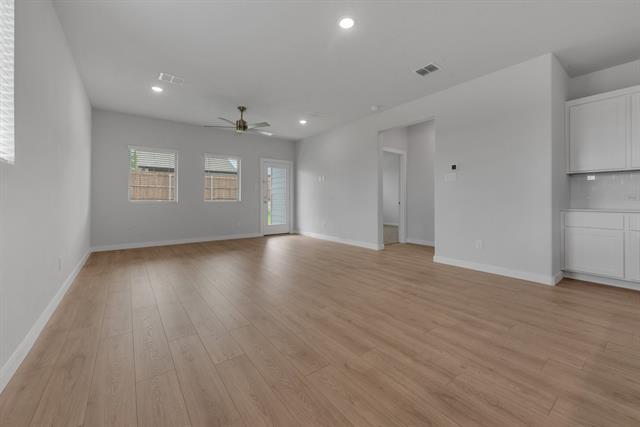 Building Photo - 606 Green Grass Dr
