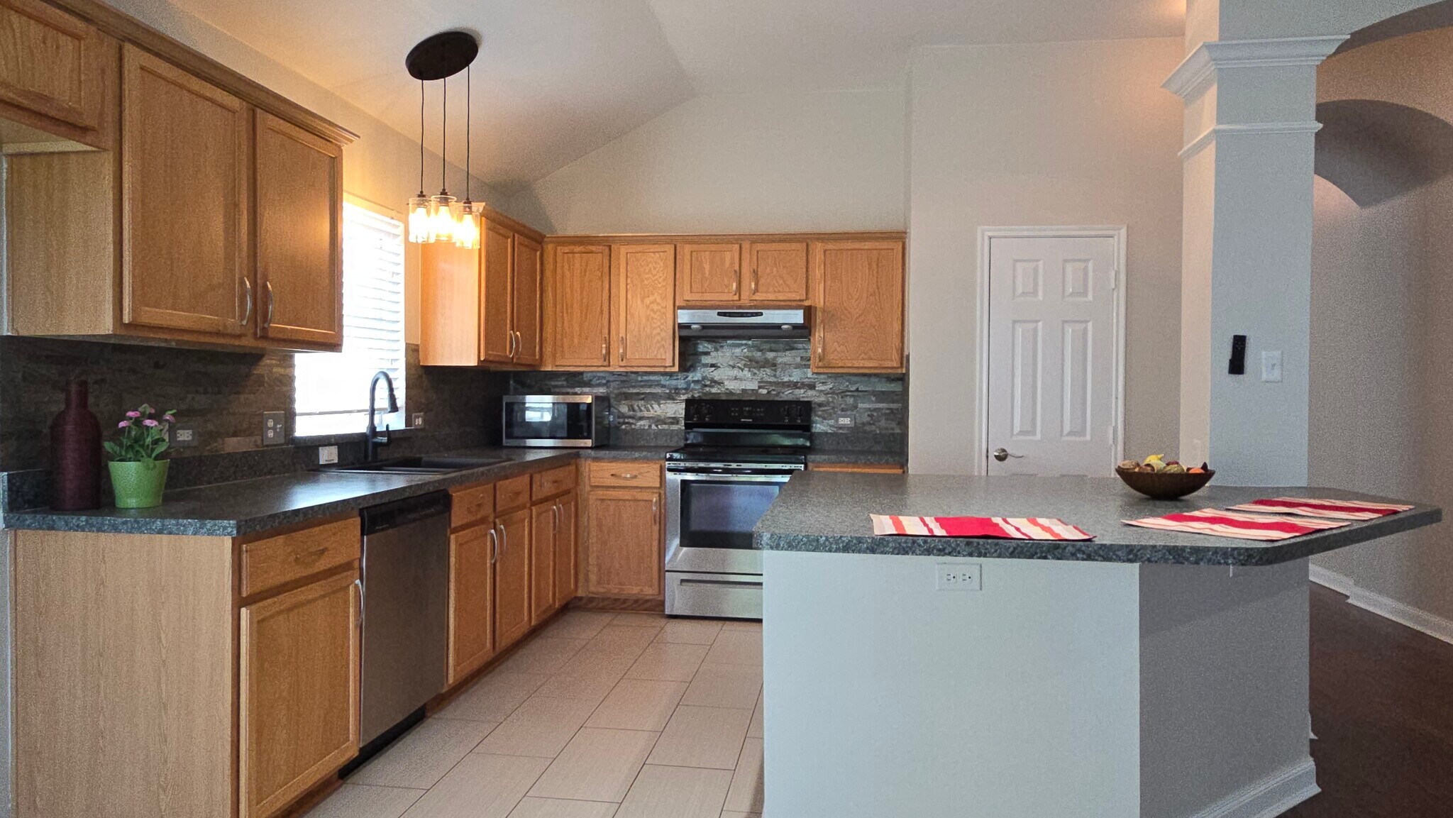 Building Photo - 6800 Oak Falls Dr