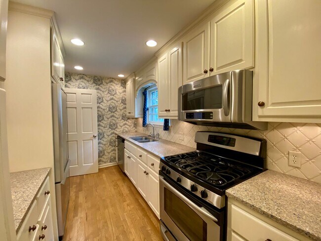 Building Photo - {6832} Prairie Village Ranch + Perfect Location + Updated + Fenced Yard