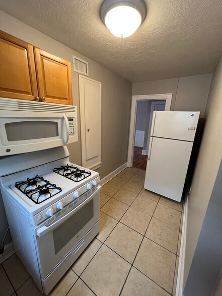 Building Photo - 1 Bed/1 Bath - Unit 5