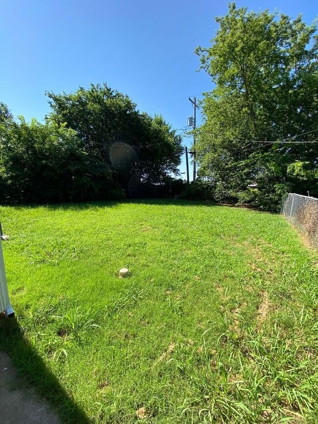 Building Photo - Cute 3 Bed 1 Bath Near Tinker AFB