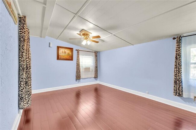 Building Photo - 5575 Milam Rd